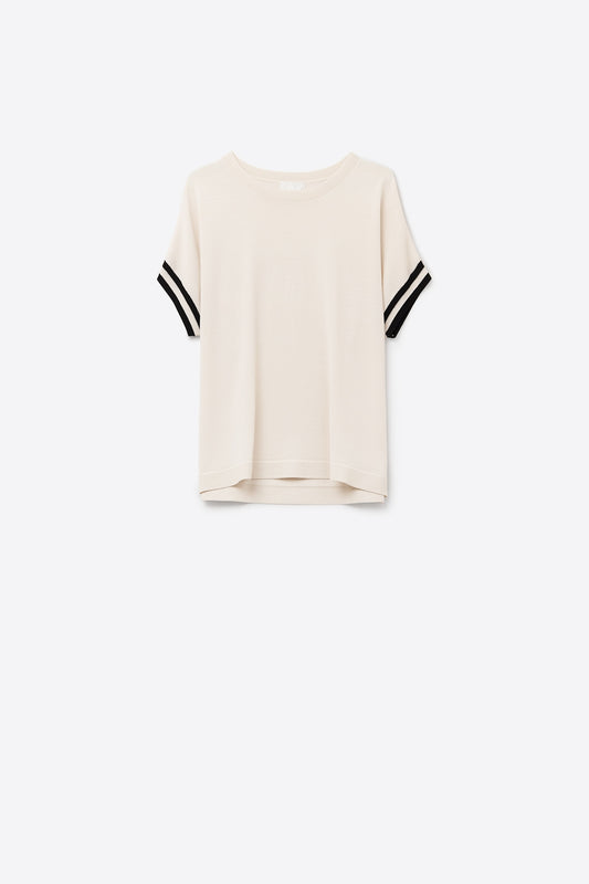 relaxed Sweater In beige with black contrast detail - T-shirts