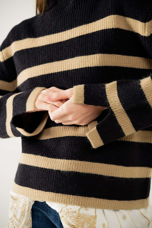 Ribbed knit jersey in black with camel stripes - Jumpers