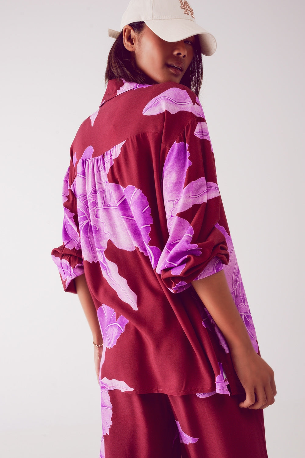 Satin shirt in fuchsia with large floral print Q2 Shirts BoutiqueLua