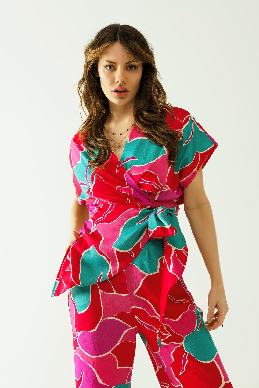 Satin Short sleeves top with floral design and a knot detail - Tops