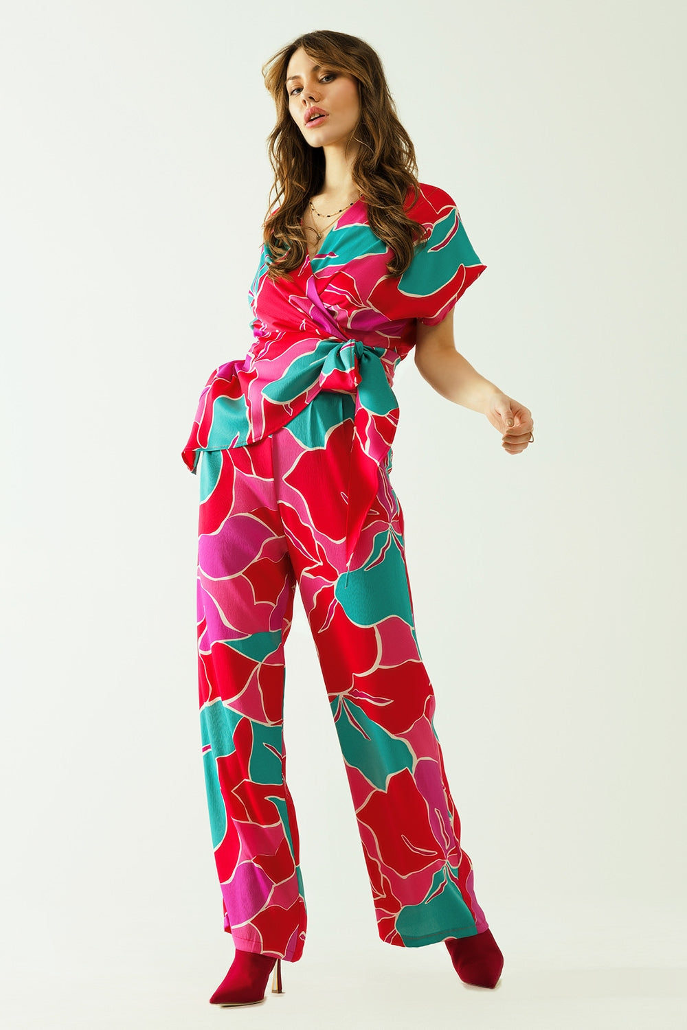 Satin Short sleeves top with floral design and a knot detail - Tops