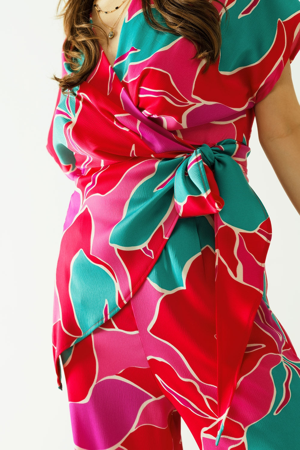 Satin Short sleeves top with floral design and a knot detail - Tops