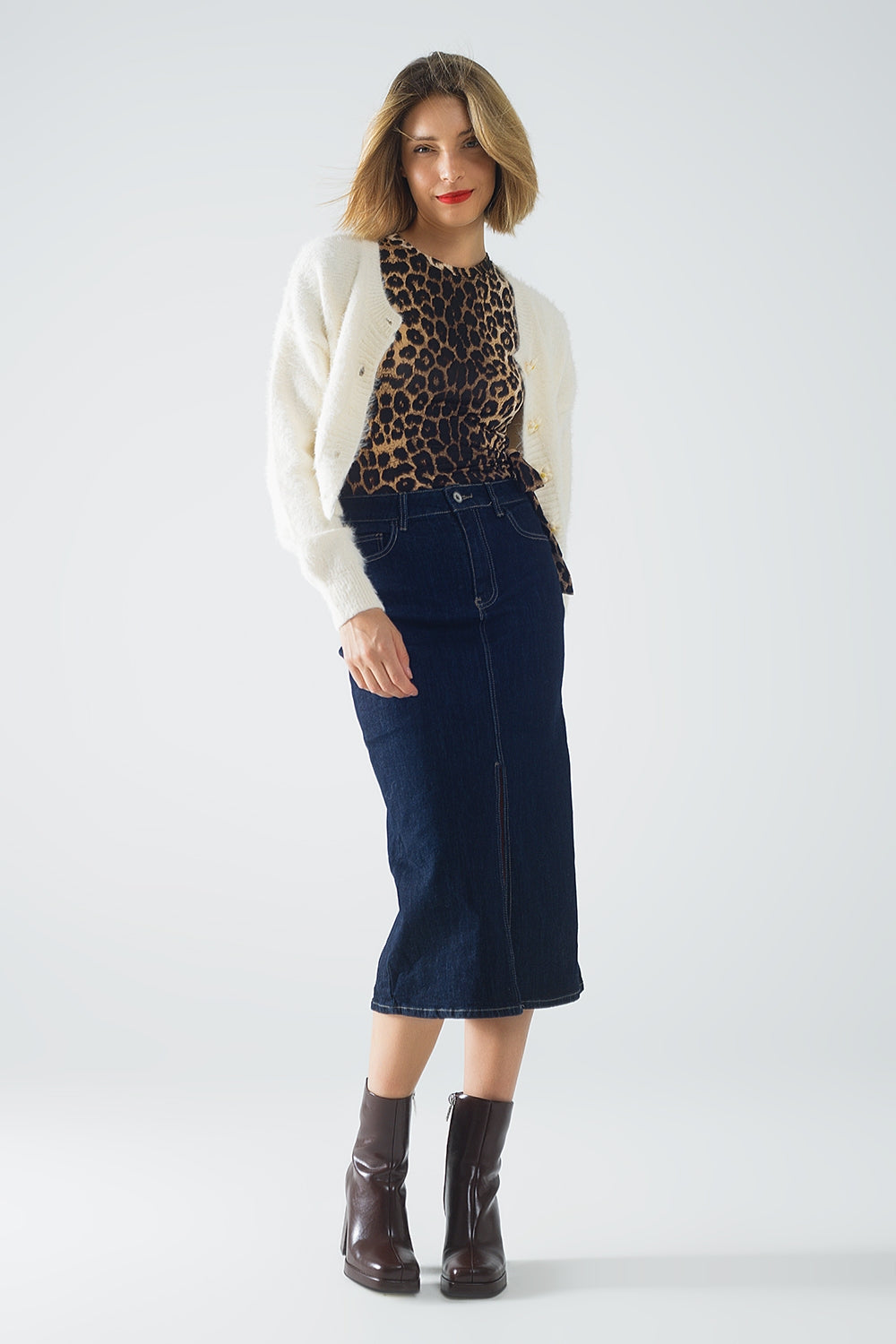 Short and fluffy cream cardigan with flower buttons Q2 Sweaters BoutiqueLua