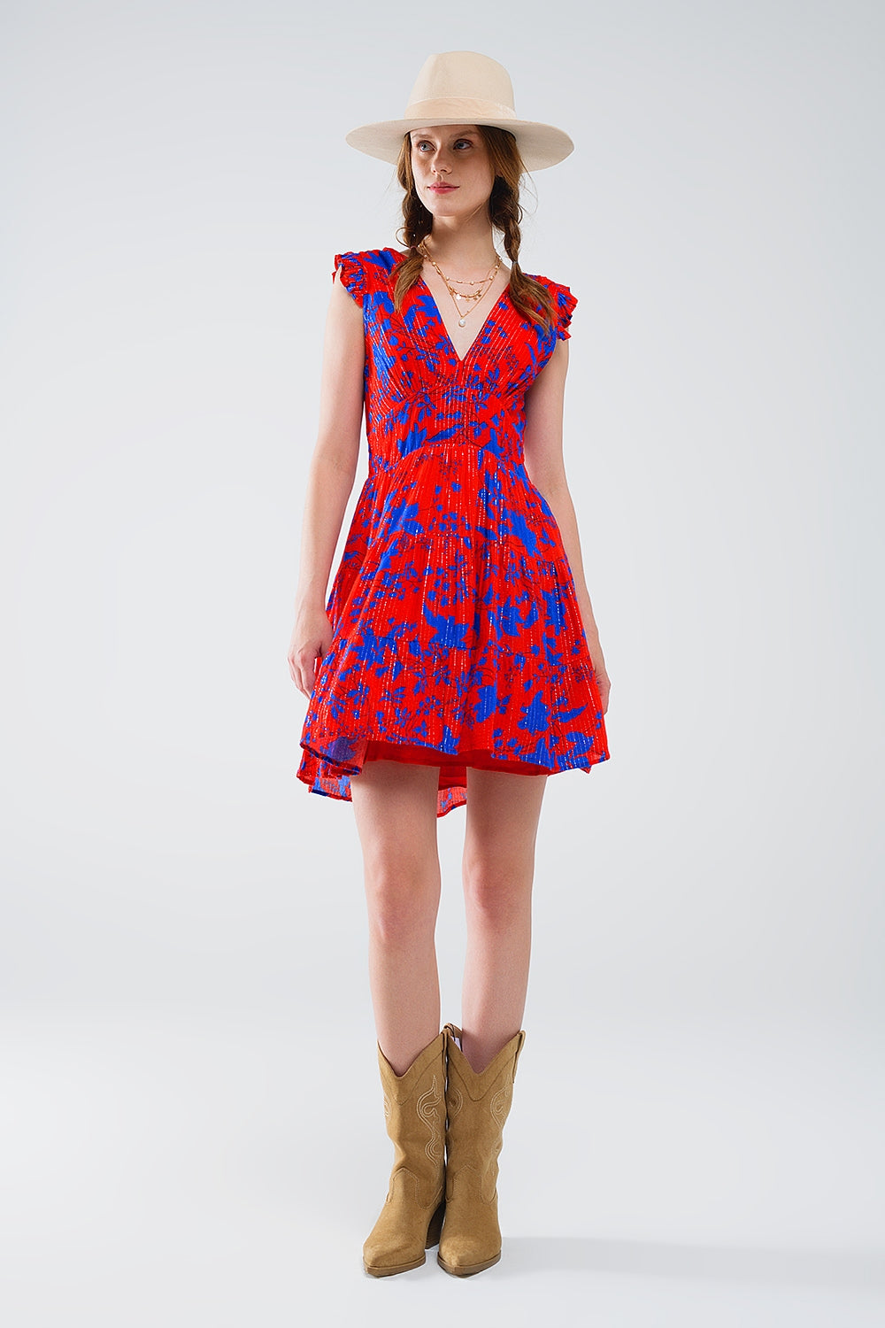 Robe courte rouge à imprimé floral bleu et col en V