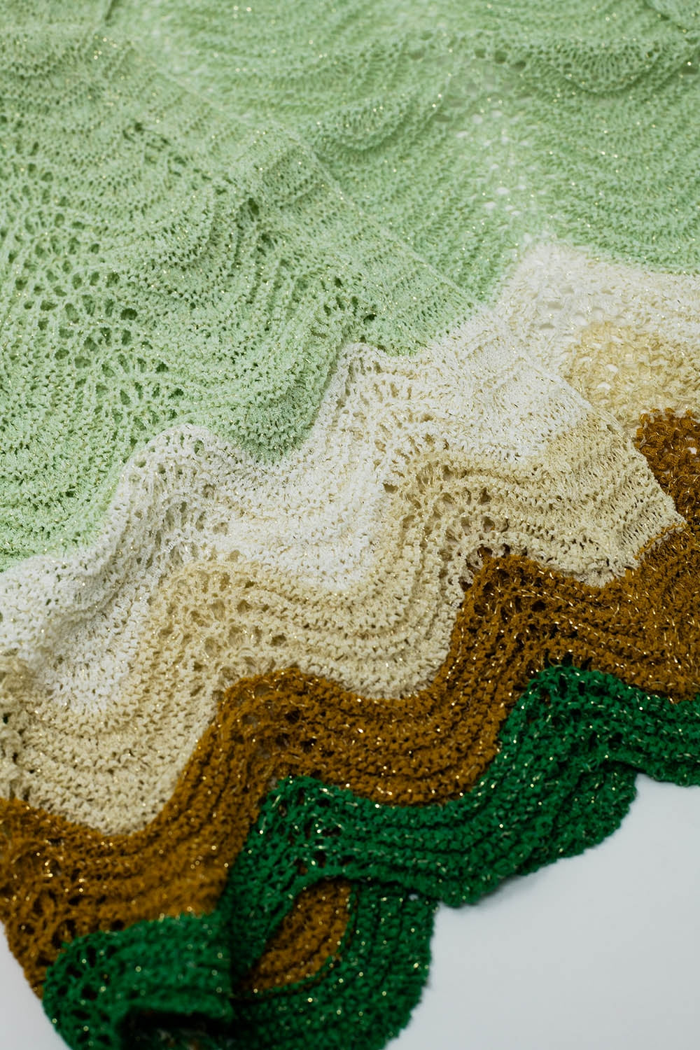 Short knitted cardigan with angel sleeves and wave multicolor detail in green - Cardigans