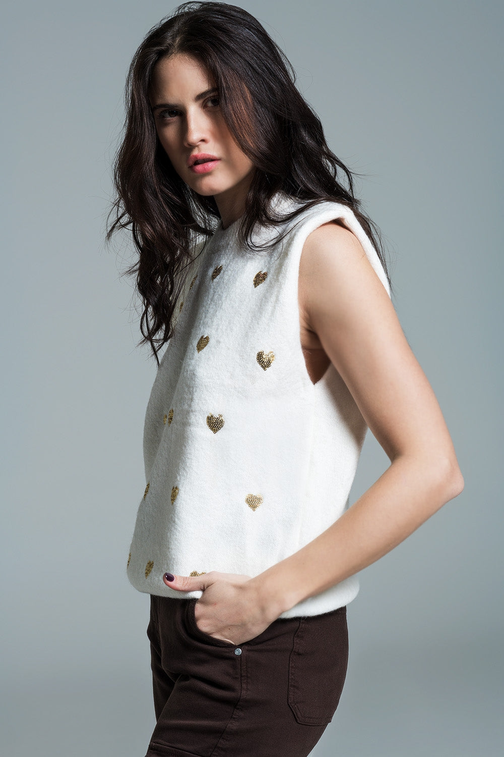 Sleeveless sweater in white with silver sequin hearts - Jumpers