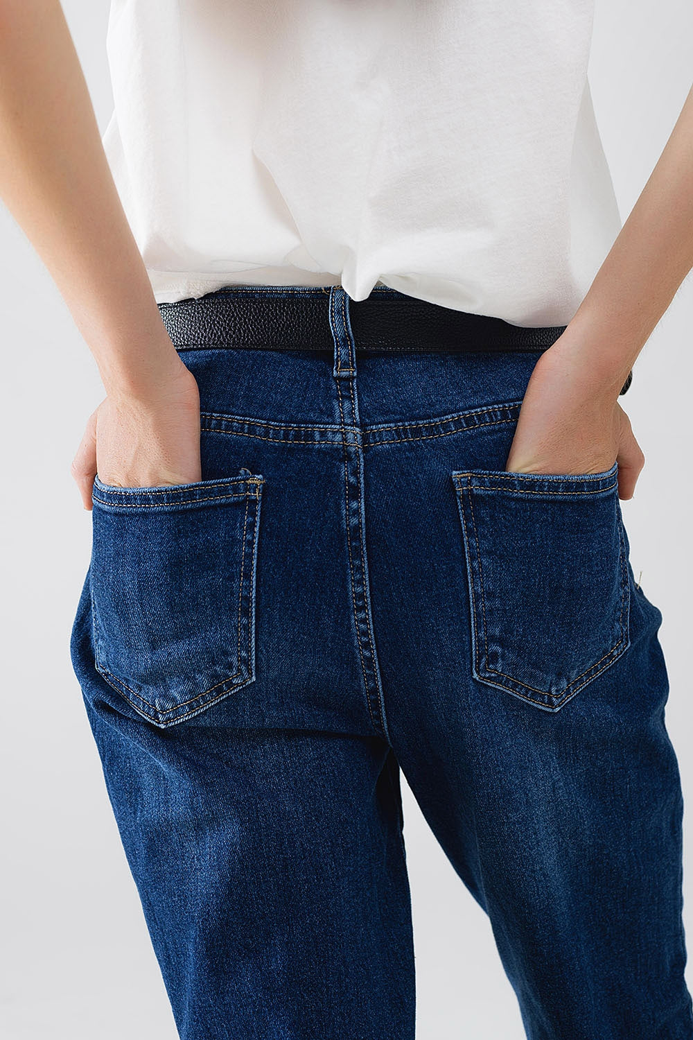 Straight Blue Jeans With Strass Front Details And Frayed Ends - Jeans