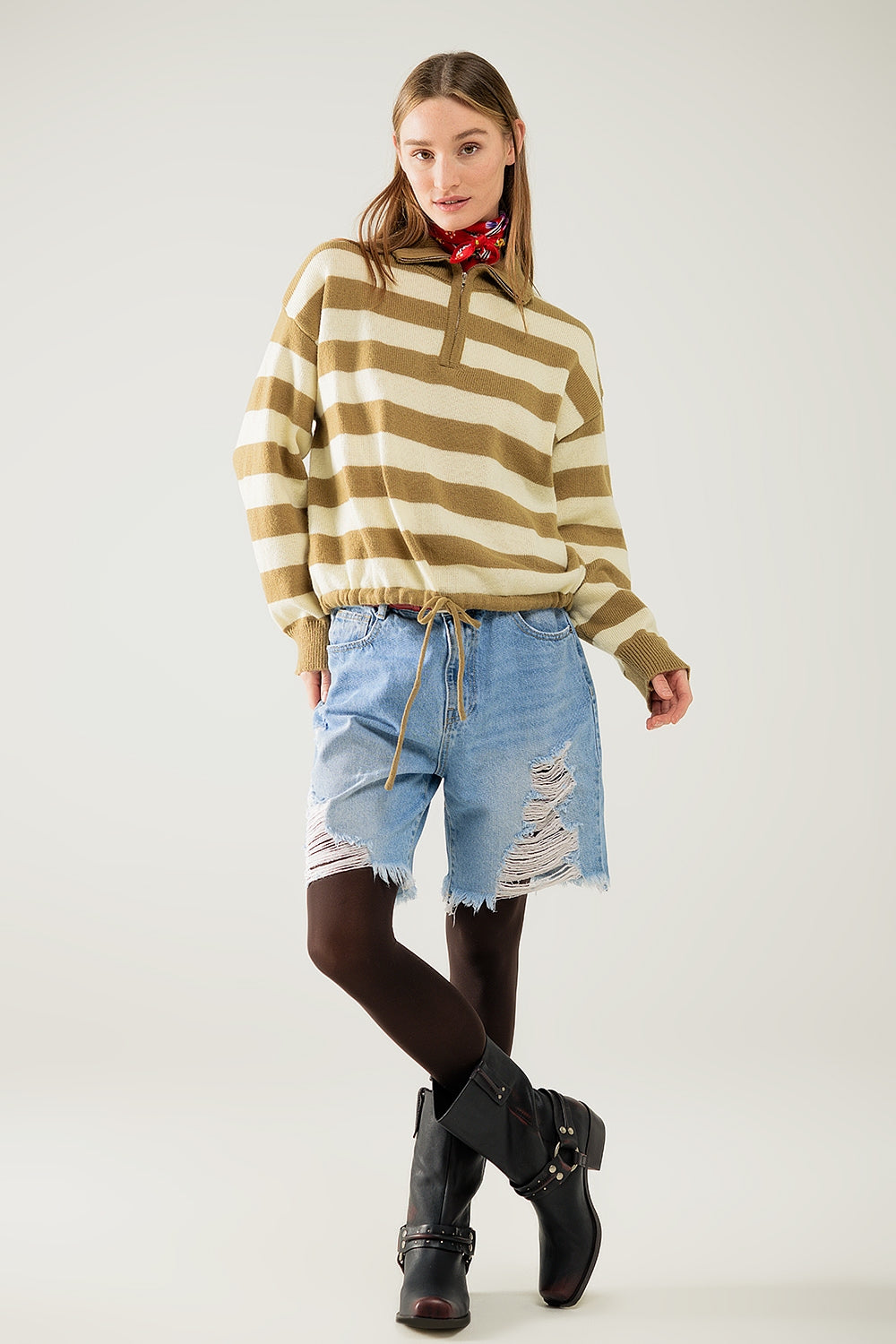 Pull beige rayé avec fermeture zippée