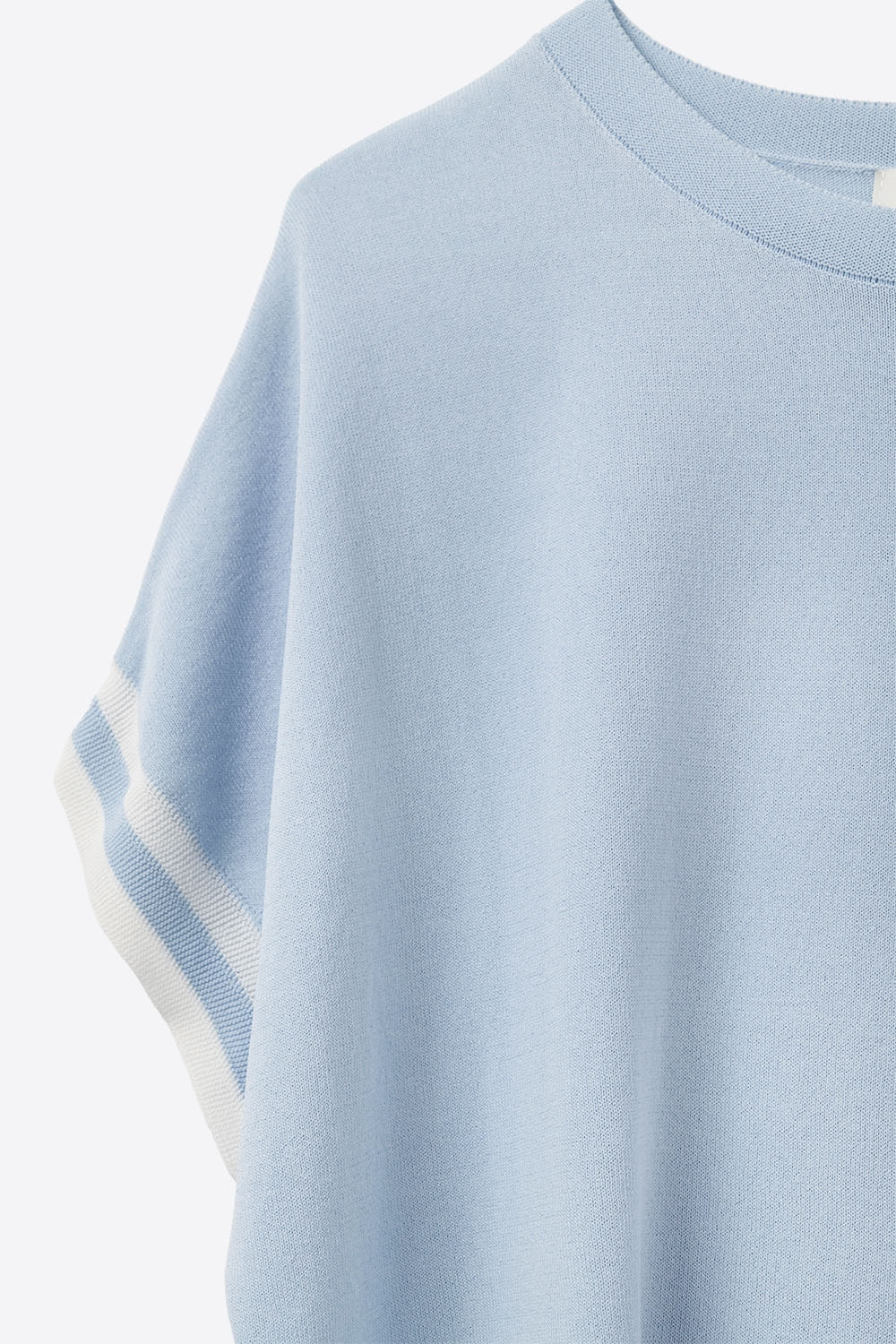 Sweater In baby Blue with white contrast detail