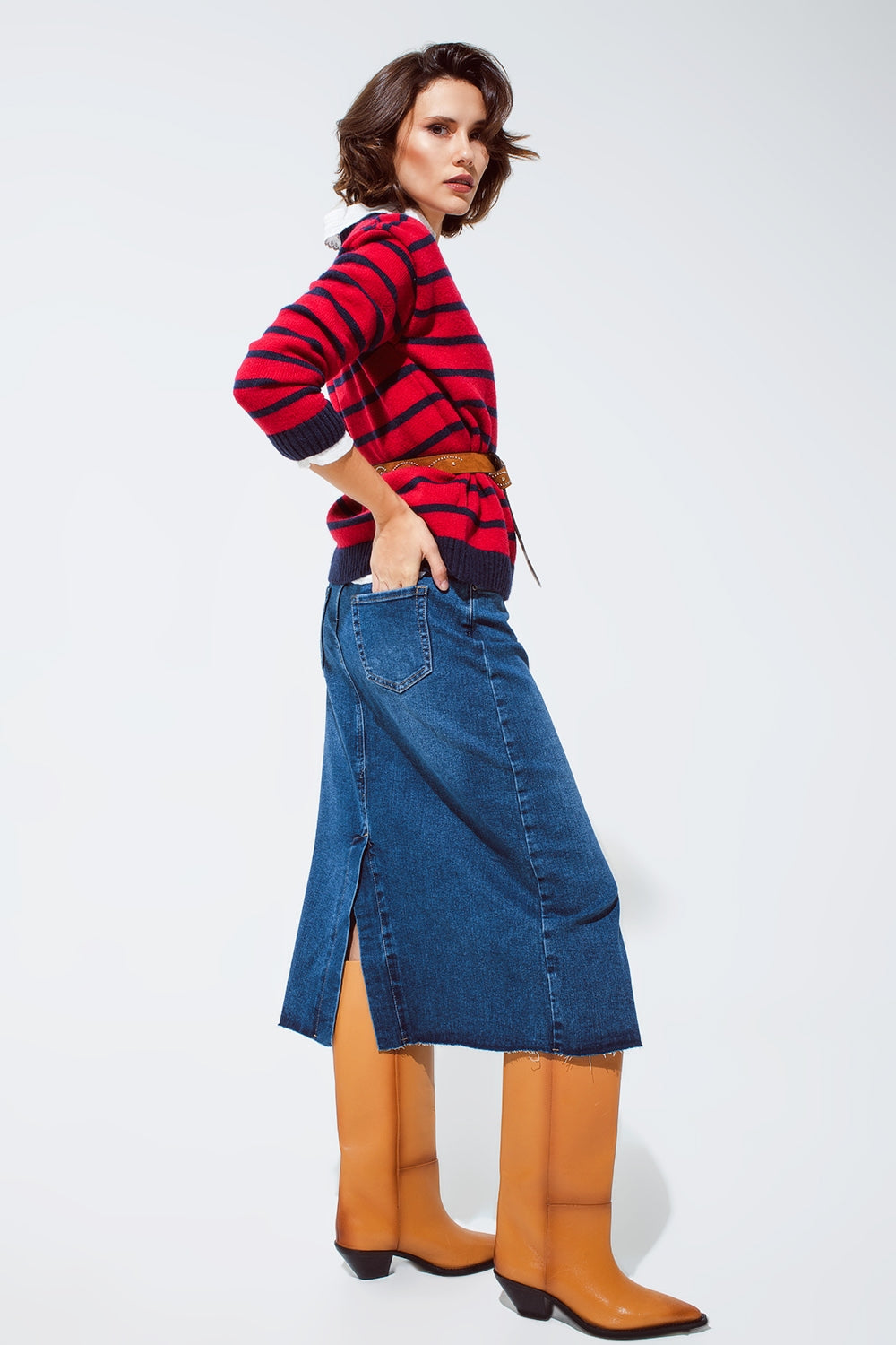Red sweater with blue stripes and a white crew neck Q2 Sweaters BoutiqueLua