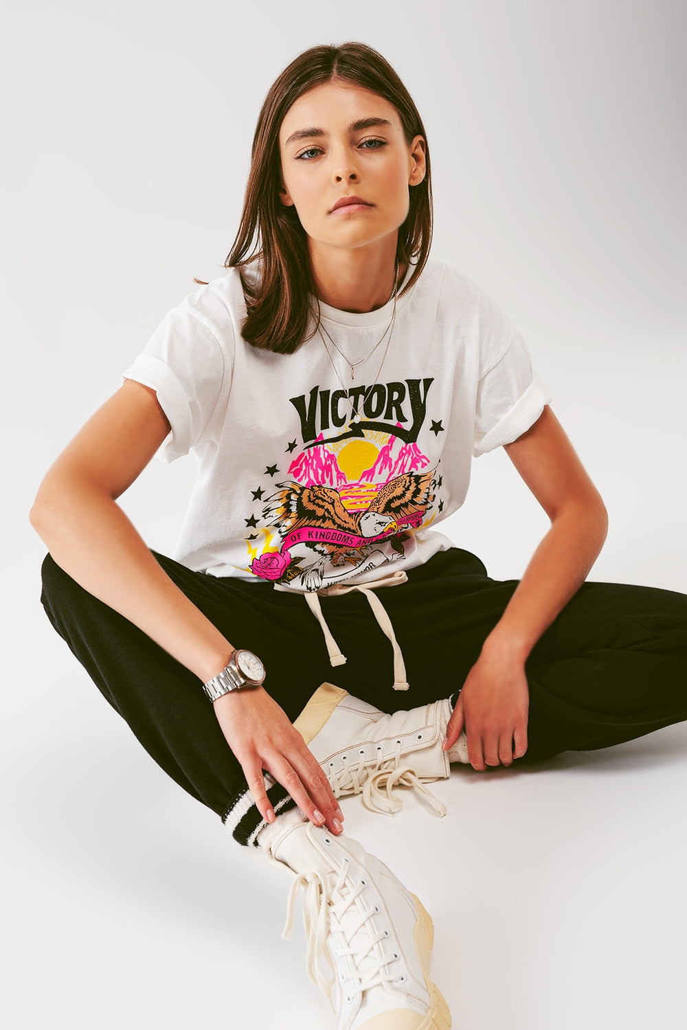 T-Shirt with Victory text in grayish White - T-Shirts