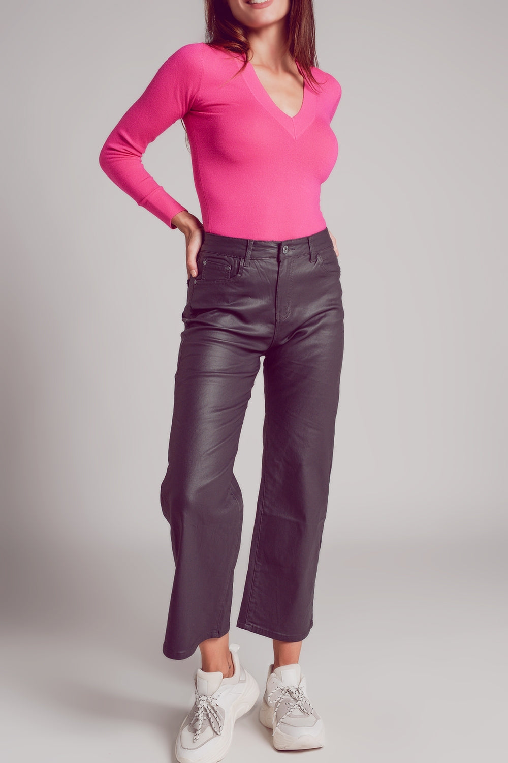 V neck fine knit jumper in fuchsia Q2 Sweaters BoutiqueLua