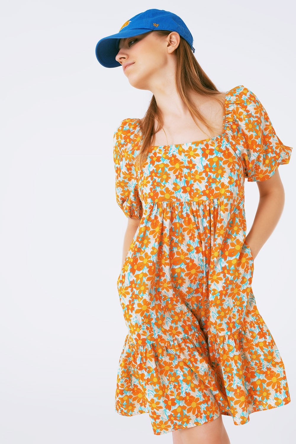 Vestido corto amplio estampado de flores y mangas abullonadas Q2 Dresses BoutiqueLua