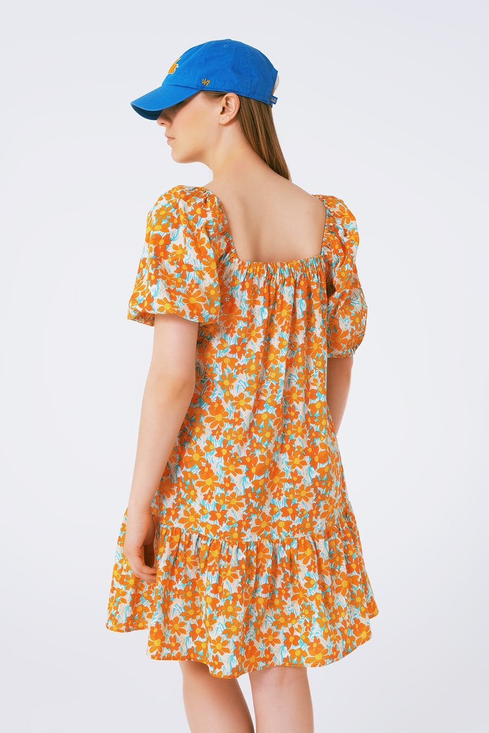 Vestido corto amplio estampado de flores y mangas abullonadas Q2 Dresses BoutiqueLua