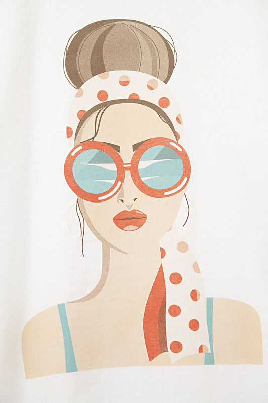 White T-shirt made in Italy with a vintage girl graphic - T-Shirts