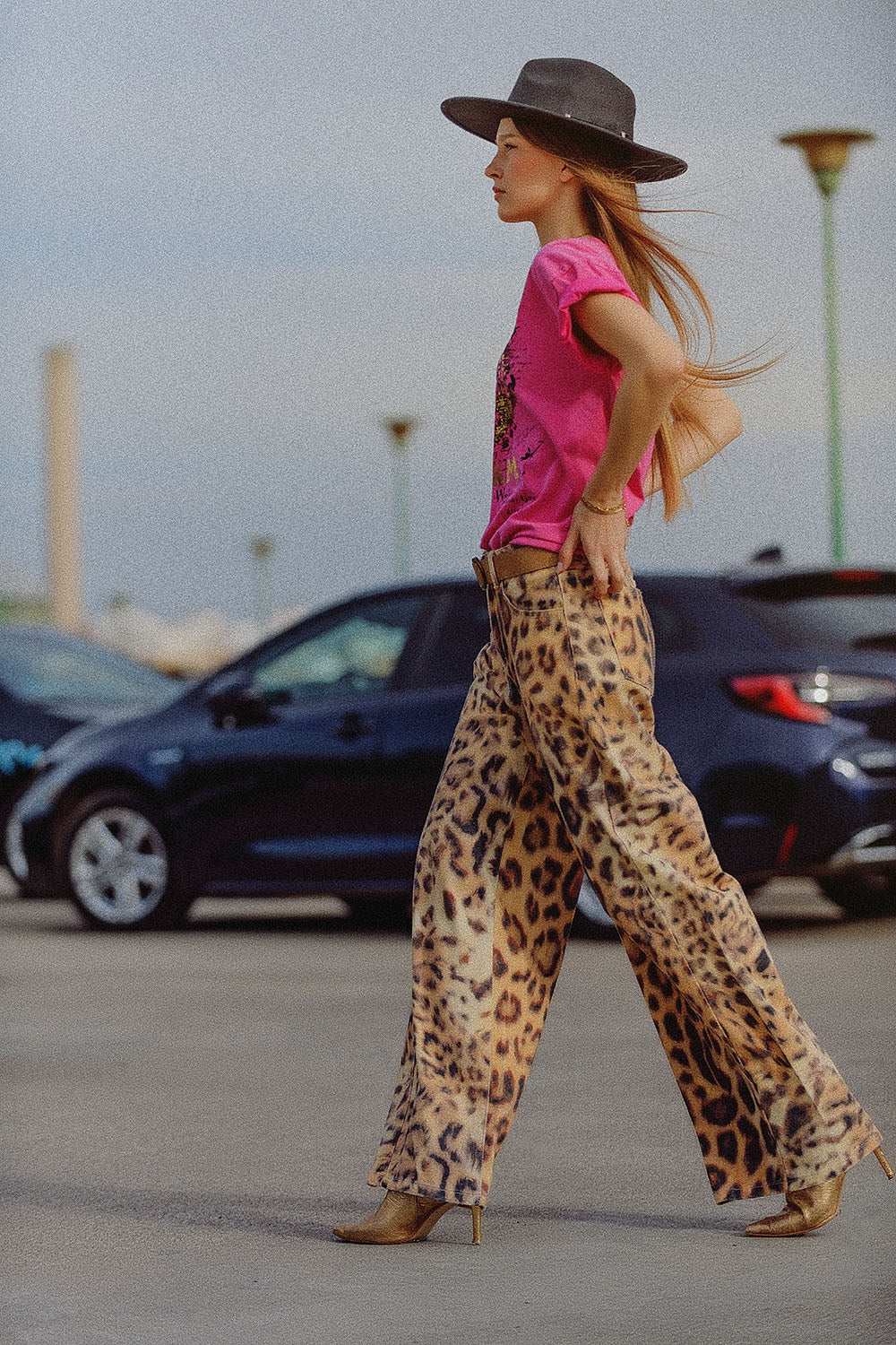Wide-leg tiger print Pants with double side seams - Trousers