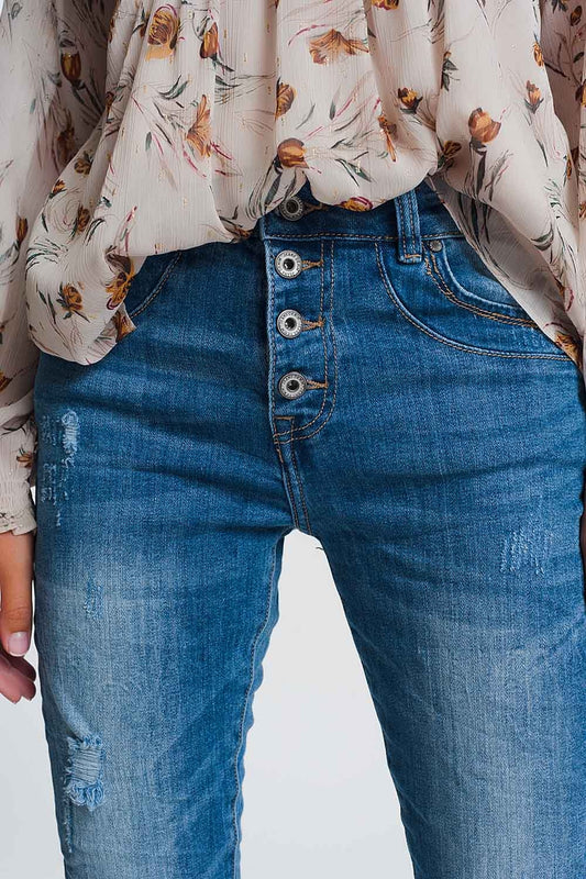 Wrinkled boyfriend jeans in light denim with ripped details - Jeans